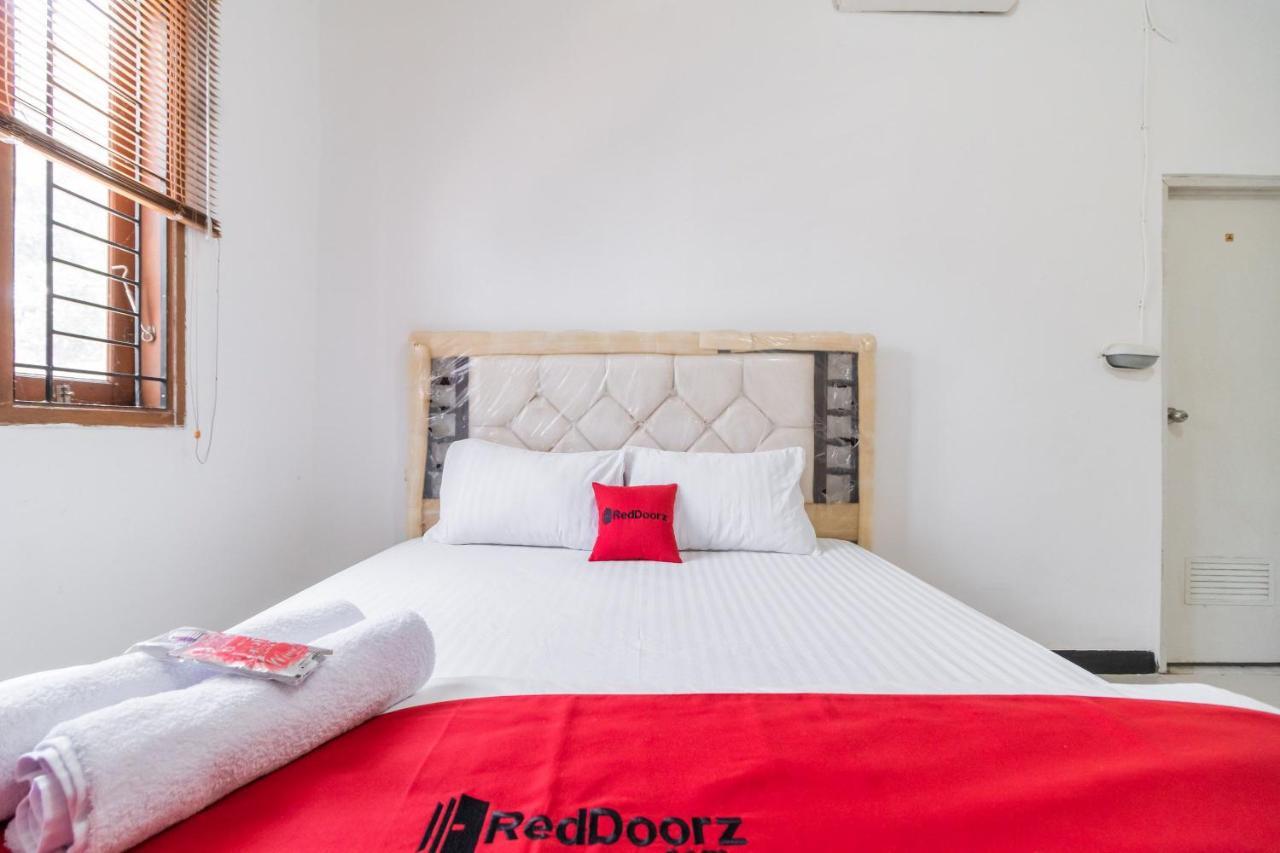 Готель Reddoorz Near Terminal Bubulak Богор Екстер'єр фото